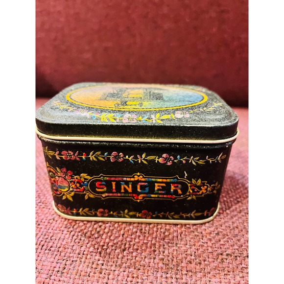 Vintage Singer sewing tin container with old buttons - Picture 2 of 13
